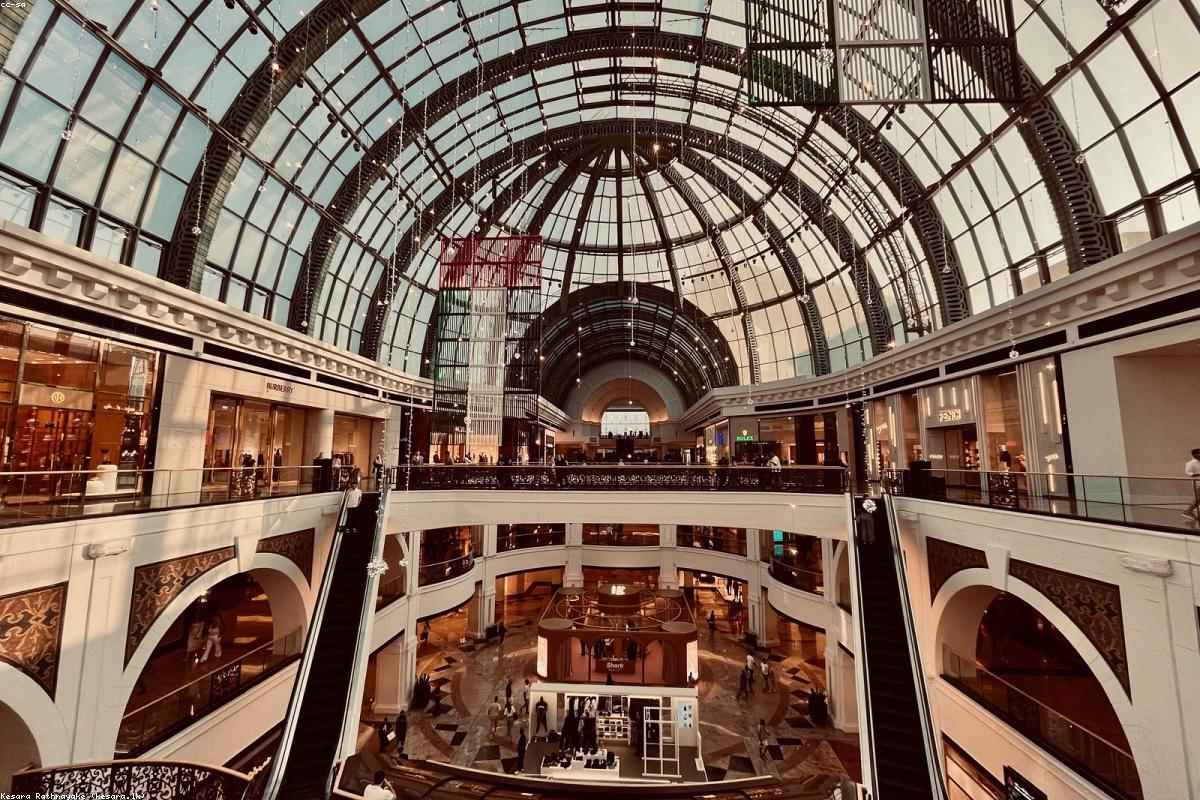 How to Choose Commercial Window Tint for Energy Efficiency