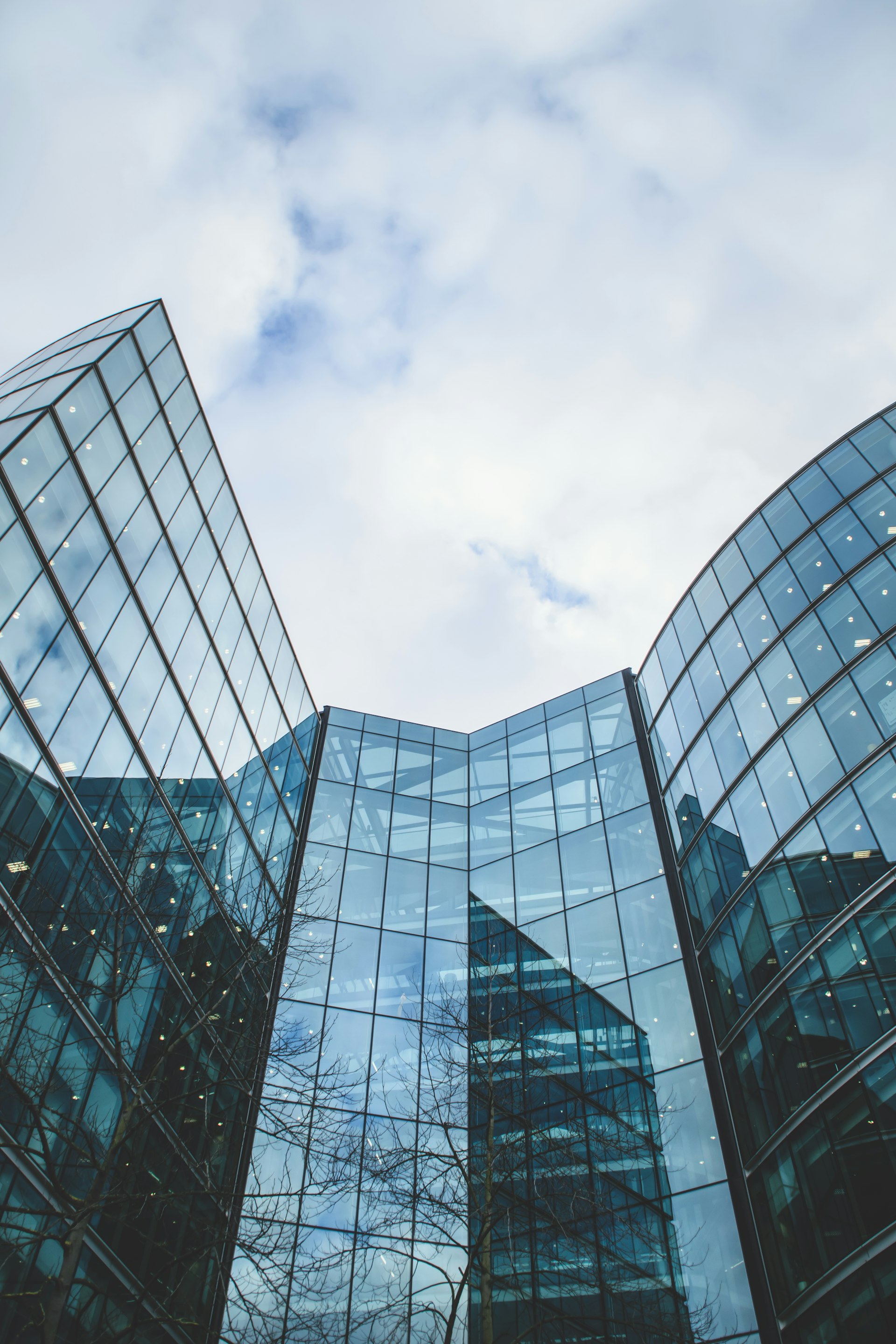 Smart Windows vs. Window Film: A Cost-Benefit Analysis